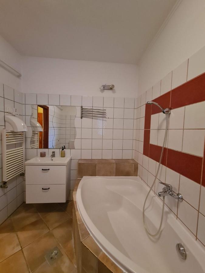 Bed and Breakfast Palantir Panzio à Miskolc Extérieur photo