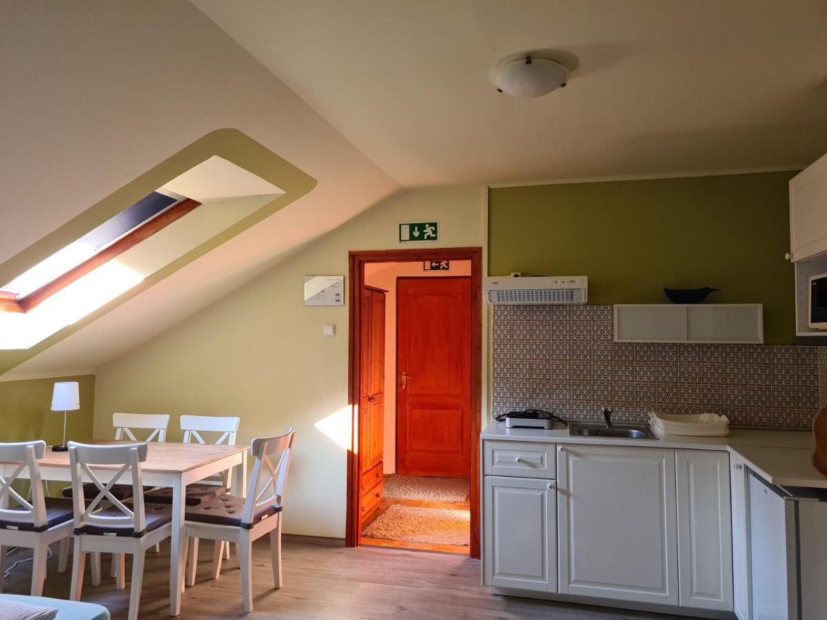 Bed and Breakfast Palantir Panzio à Miskolc Extérieur photo