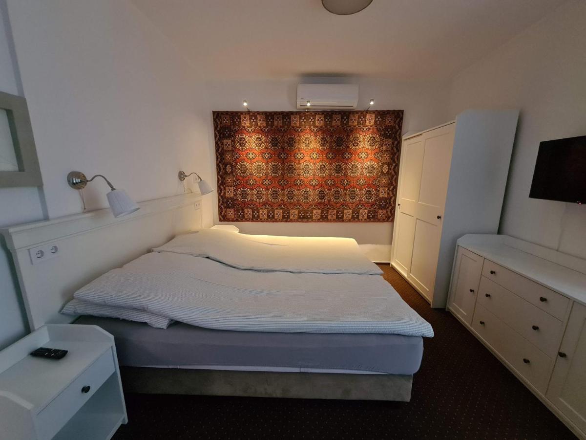 Bed and Breakfast Palantir Panzio à Miskolc Extérieur photo